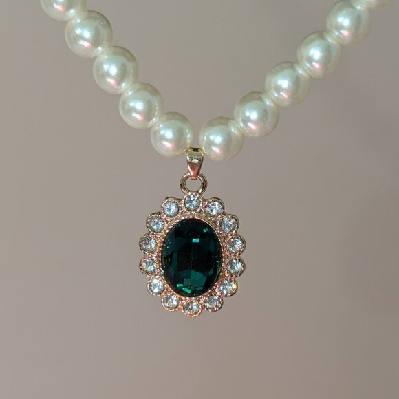 Monet Pearl and Green Necklace Set - Picture 2 of 6